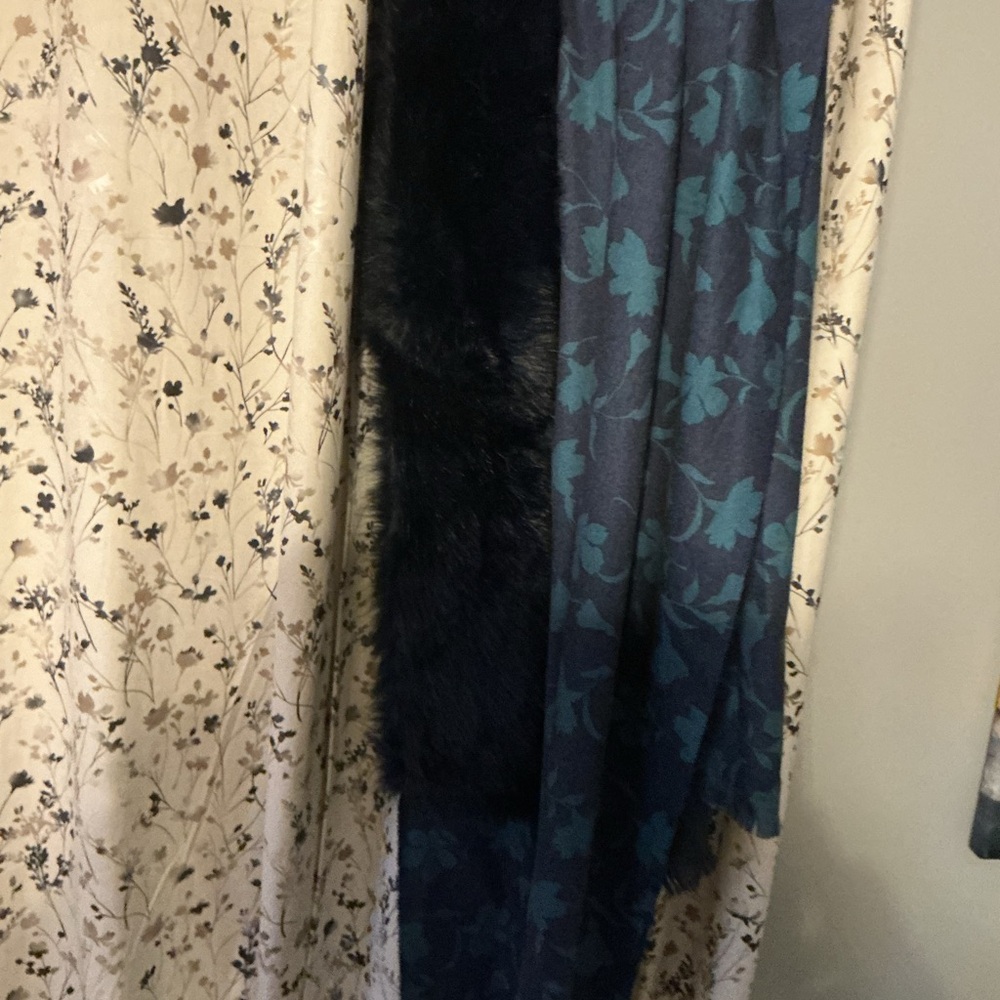Laundry By Shelli Segal Navy & Teal Floral Wrap Cape with Blue Fur Collar - Picture 5 of 7